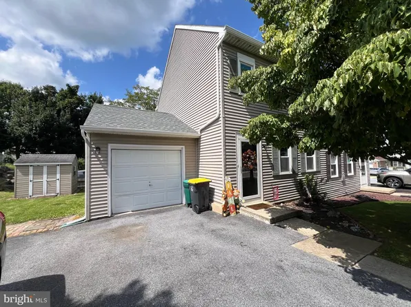 202 S 4th St, Womelsdorf, PA 19567