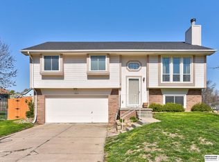 15010 Chalco Pointe Cir, Omaha, NE 68138