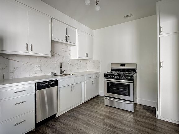 3rd image of 10584 Santa Monica Blvd APT 108