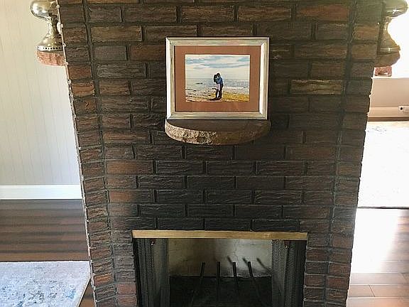 Wood-burning fireplace 