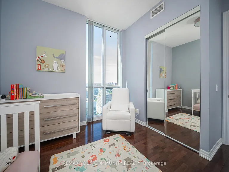 770 Bay St #Penthouse 101 — Photo 21
