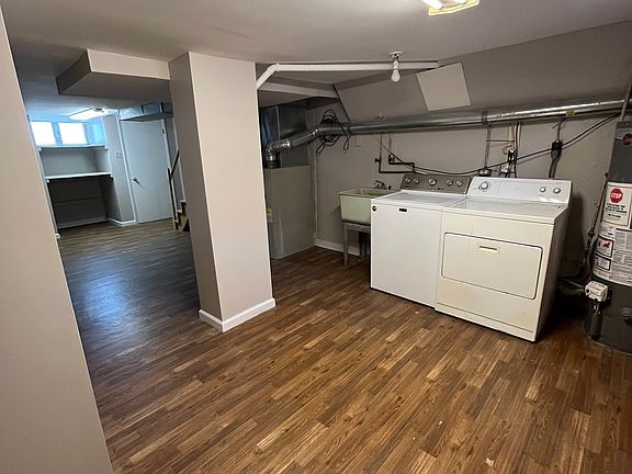 Basement
Washer 
Gas Dryer