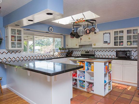 5th image of 2940 Cameo Dr