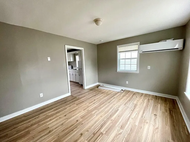 308 E 18th St #4 — Photo 3