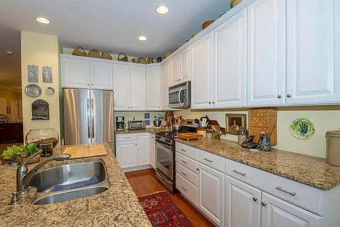 1204 Derry Ln — Photo 17