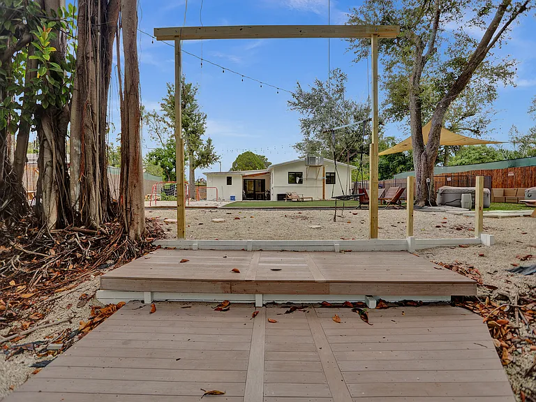 4030 SW 33rd St — Photo 40
