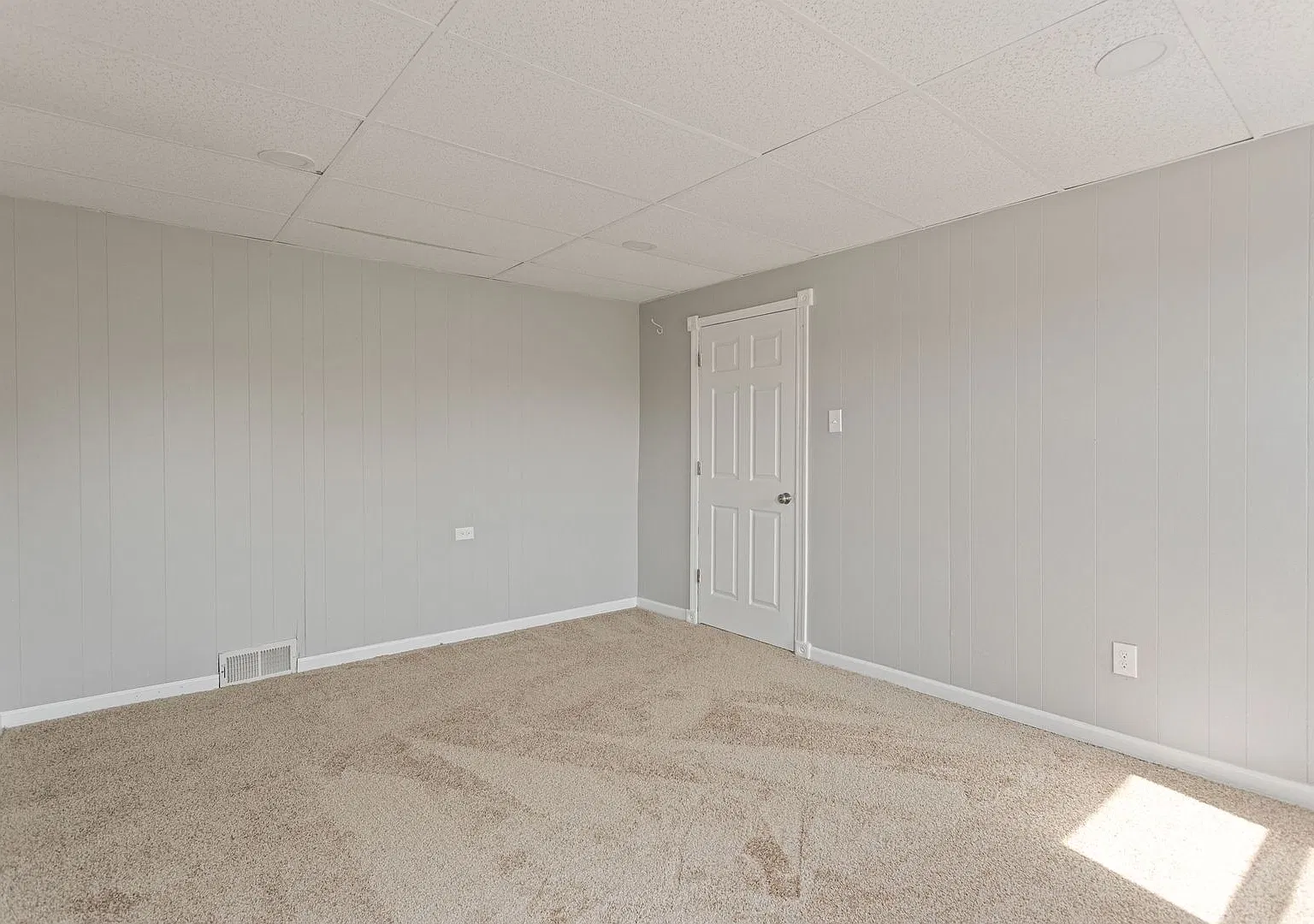4 bed 1.5 bath - Completely updated in great Mt. Washington location - central air, washer/dryer — Photo 1