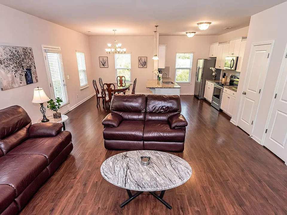 430 Carolyn Ln
