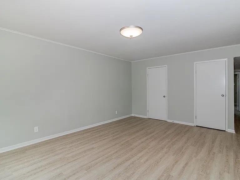 721 N State St — Photo 8