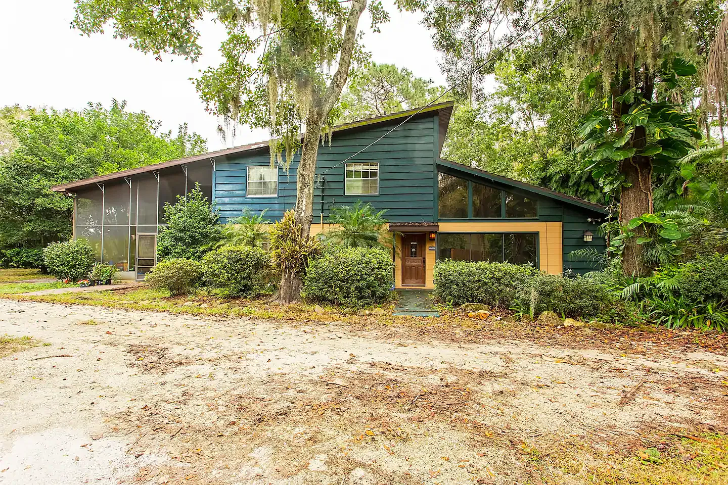 4 bed, 2350 sqft, $2,500 — Photo 1