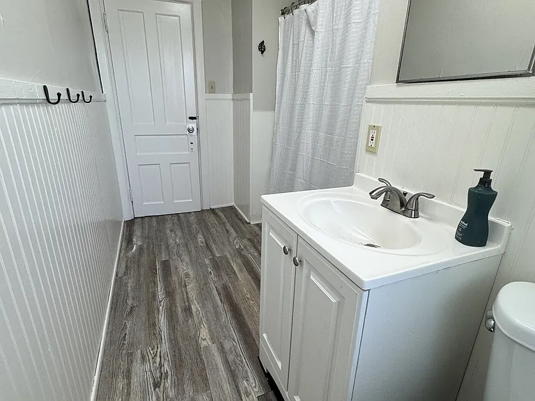 614 University Ave — Photo 26