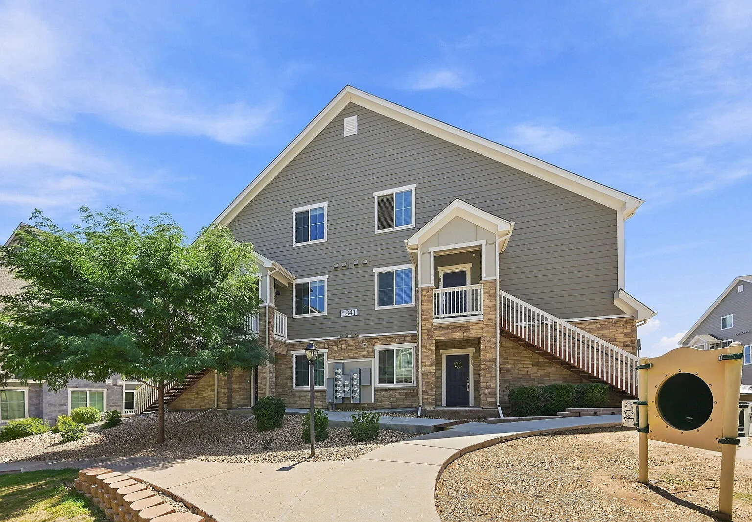 3 bed, 3.0 bath, 1841 sqft, $2,496 — Photo 1