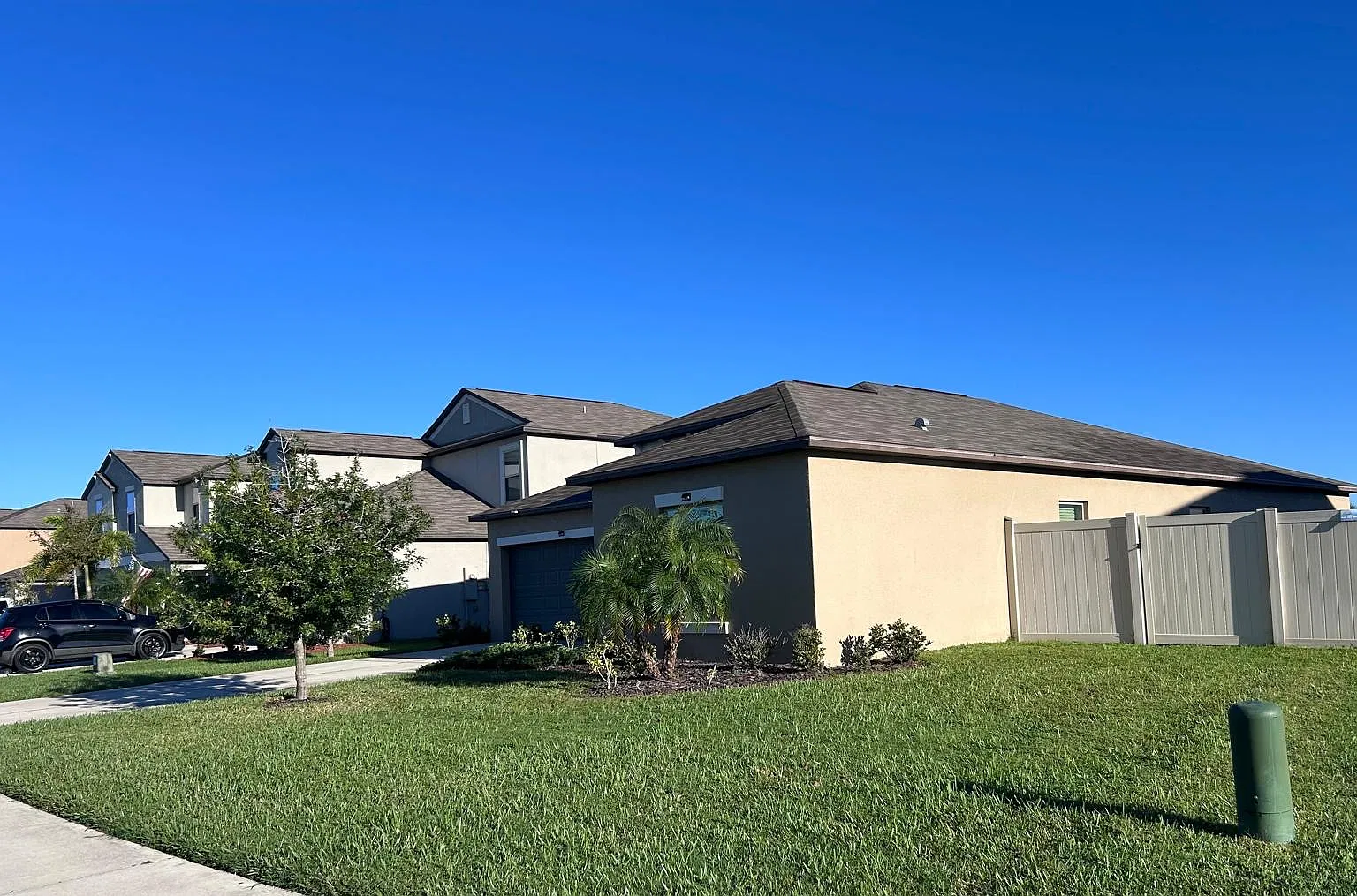 4 bed, 2379 sqft, $2,500 — Photo 2