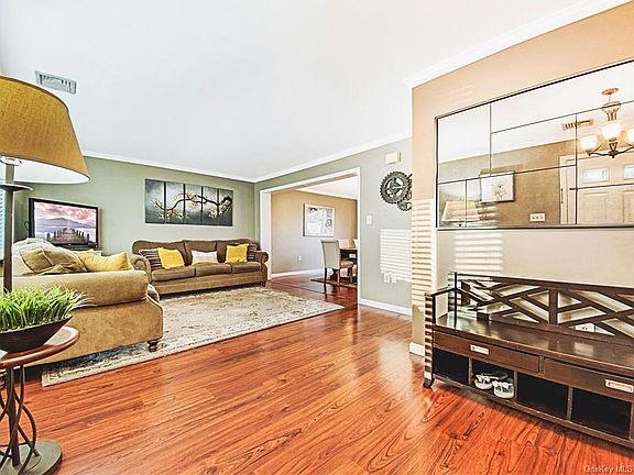 4th image of 7 Zugibe Ct