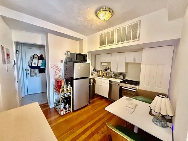 1 bed, 9999 sqft, $2,450 — Photo 4