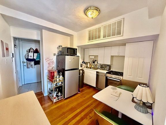 5th image of 20 Stillman St APT 3R