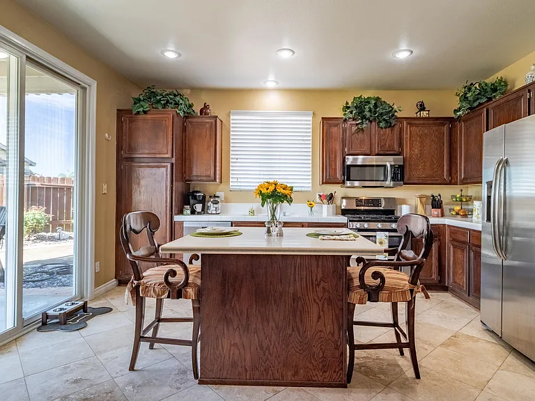 39786 Naples Dr — Photo 11
