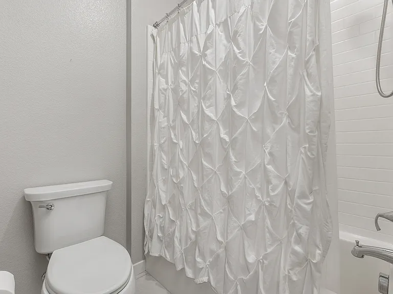 805 Blackstone Dr — Photo 13