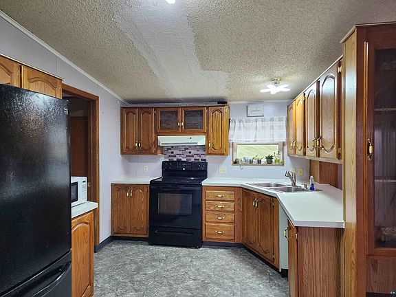 2nd image of 3731 Lakeview Dr