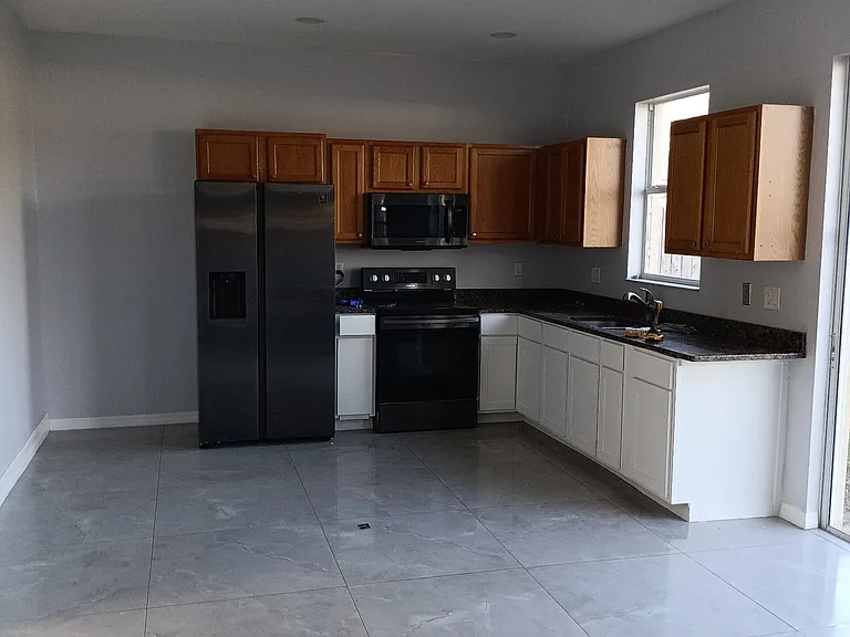823 Eisenhower Blvd — Photo 11