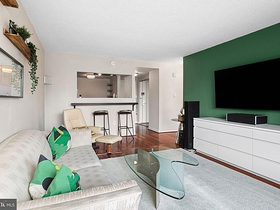 2nd image of 2001 Hamilton St APT 922
