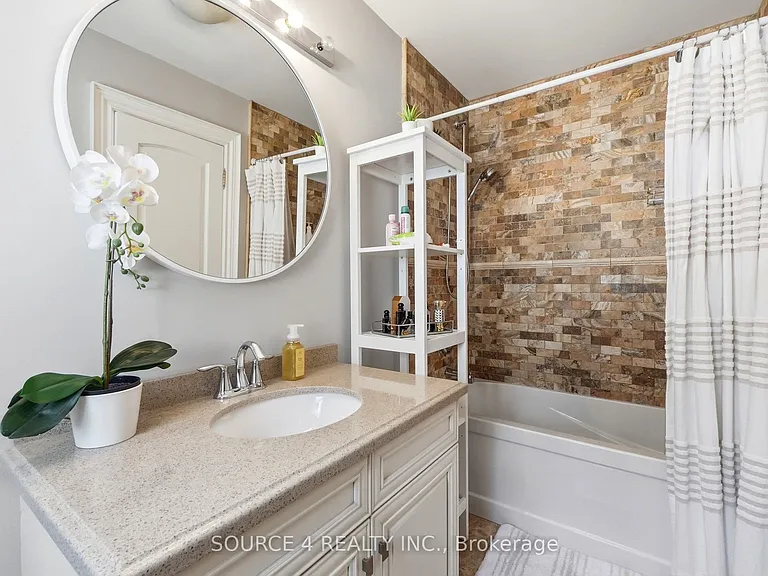 39 Amesbury Dr — Photo 33