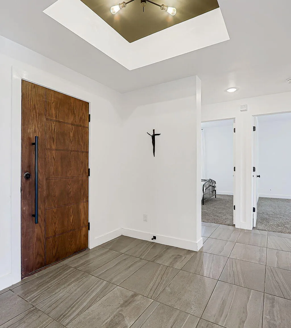 3 bed, 2.5 bath, 1983 sqft, $2,375 — Photo 4