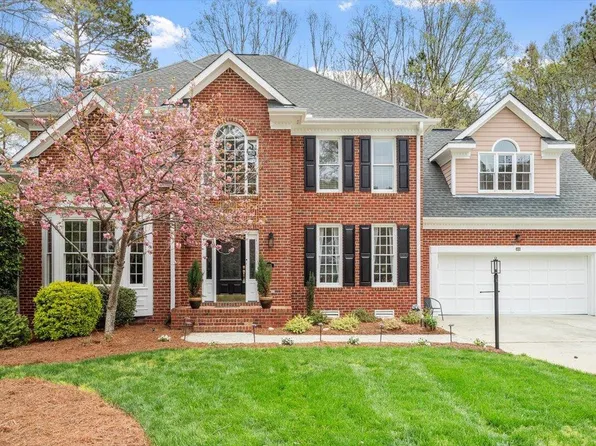 105 Fifemoor Ct, Cary, NC 27518