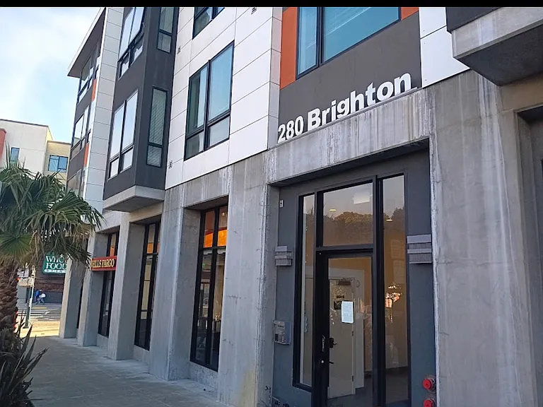 280 Brighton Luxury Apartments — Photo 14