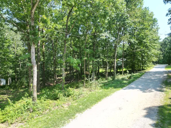 103 South Village Ct, Collinwood, TN 38450