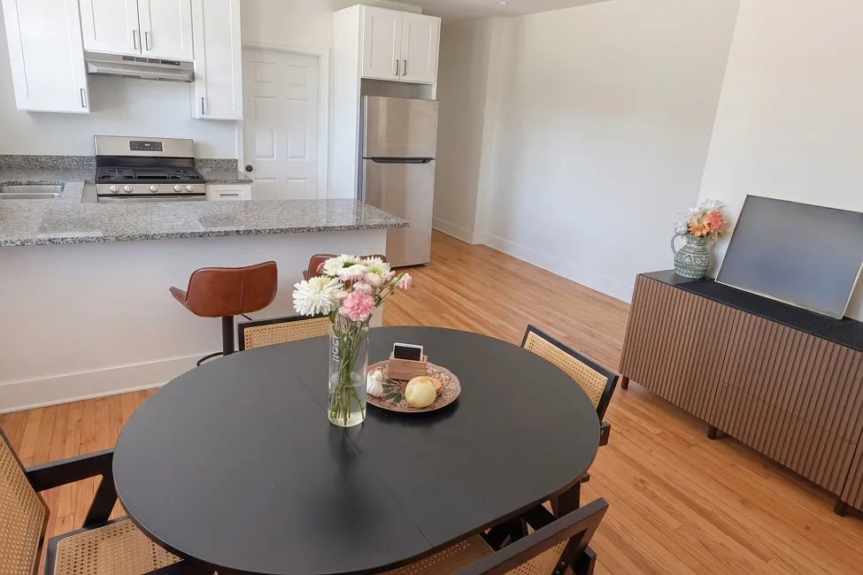 2 bed, 1050 sqft, $1,450 — Photo 4