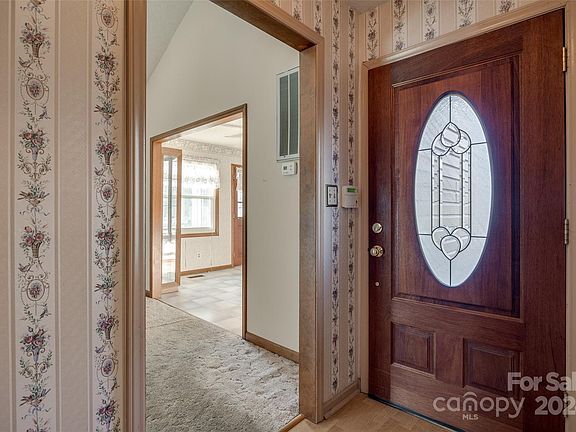 3rd image of 111 Country Ln