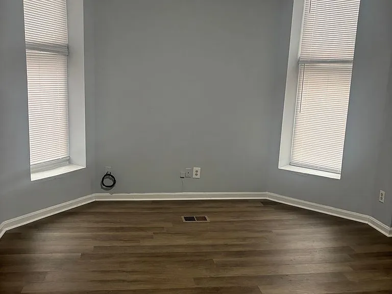 2412 W Muhammad Ali Blvd — Photo 1