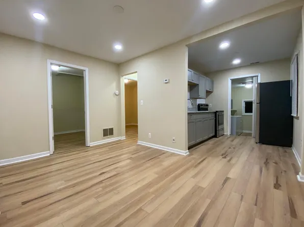 22830 Albion Ave, Farmington Hills, MI 48336