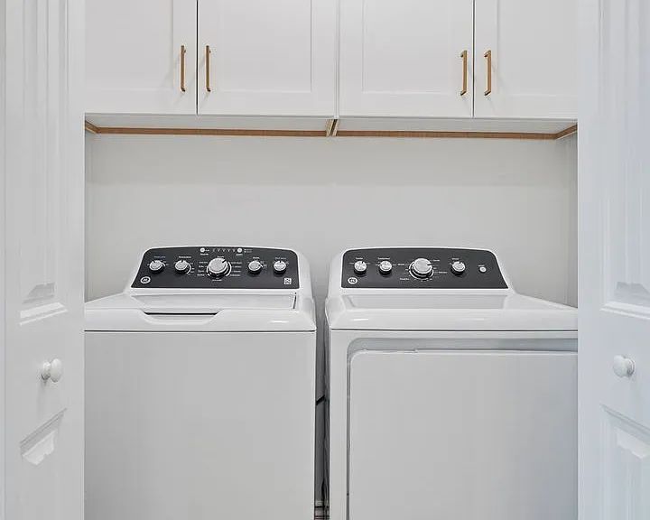Cambridge Apartments — Photo 12