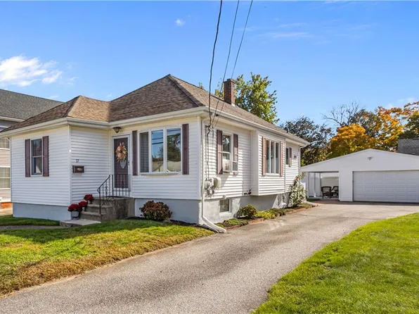 17 Mowry Ave, Cumberland, RI 02864