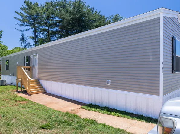 421 Villa Dr, Kernersville, NC 27284