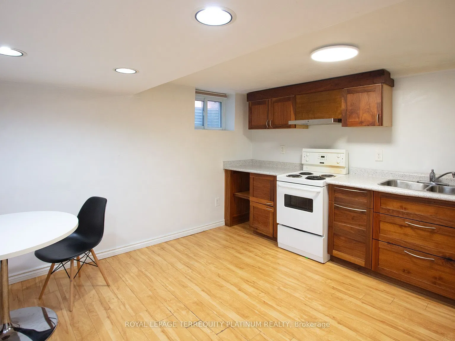 2 bed, $1,800 — Photo 2