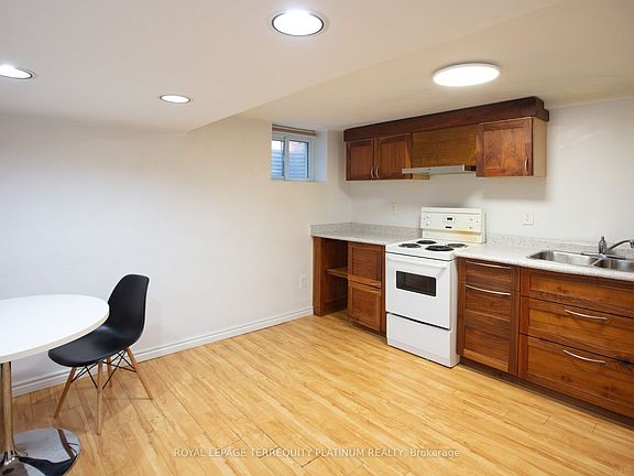 2nd image of 296 Lumsden Ave #Basement