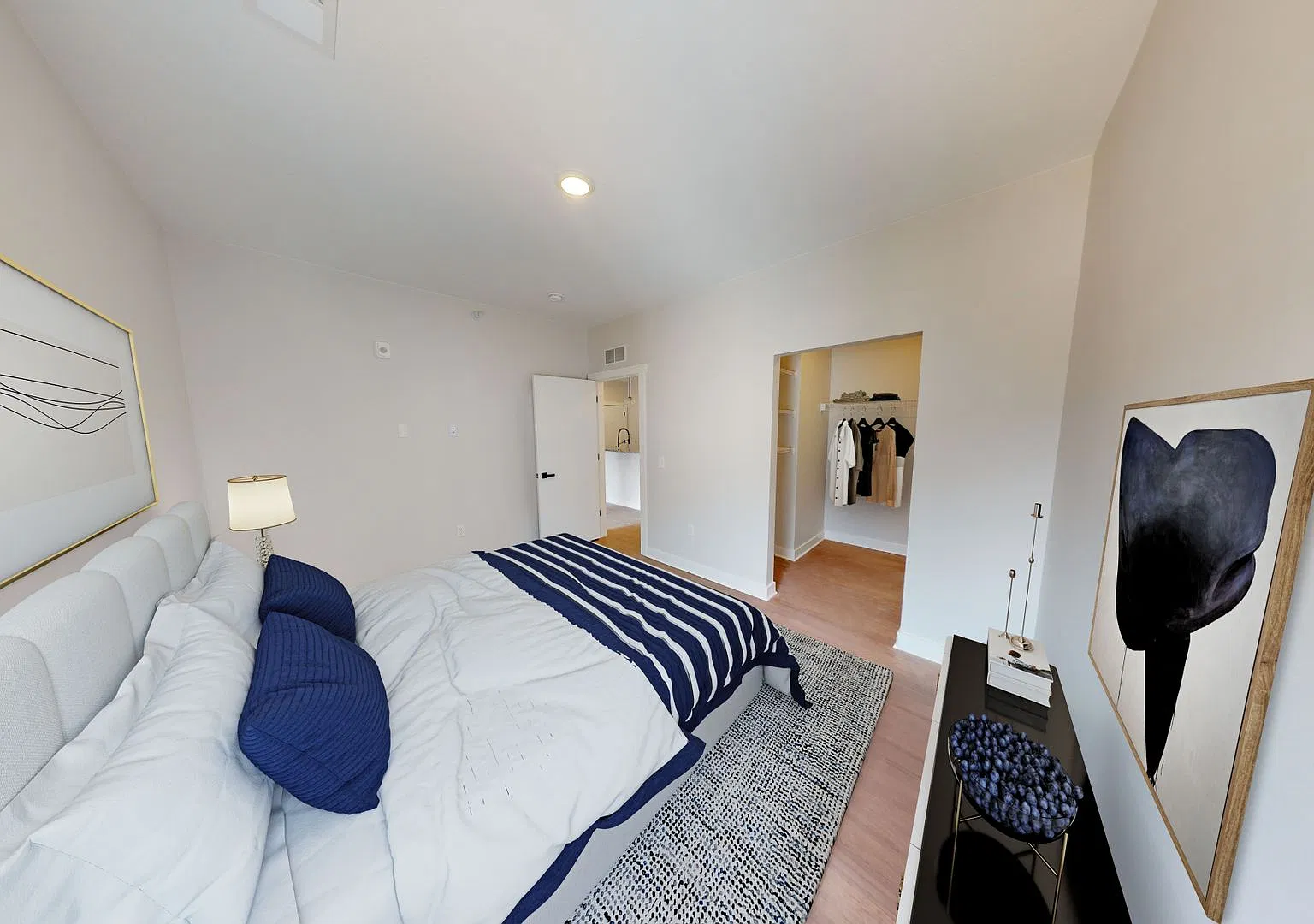 REO Gateway Apartments — Photo 3