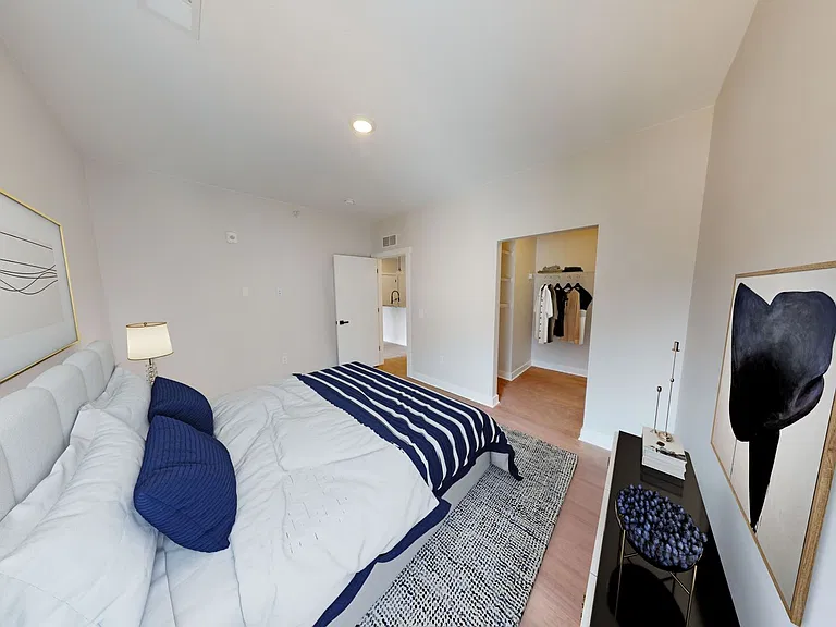 REO Gateway Apartments — Photo 6