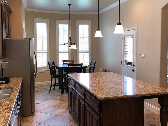 4th image of 405 Heritage Ln