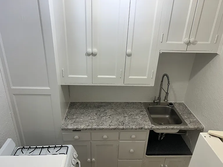 3246 Girard Ave S #102 — Photo 6