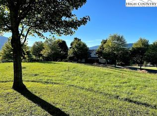 18 River Knoll Dr, Jefferson, NC 28640