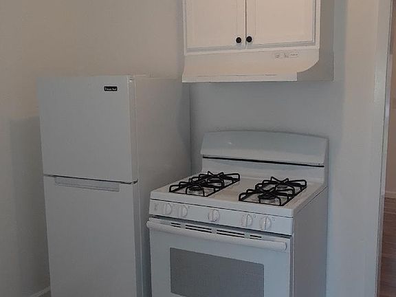 4th image of 2519 E Harding Way