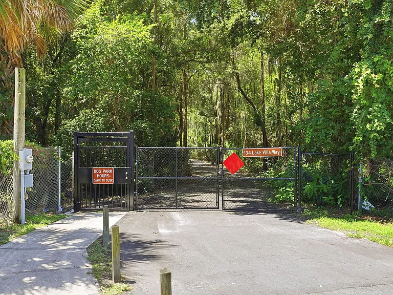 Locale Boggy Creek — Photo 59