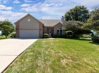 102 Dove Ct, Hudson, IL