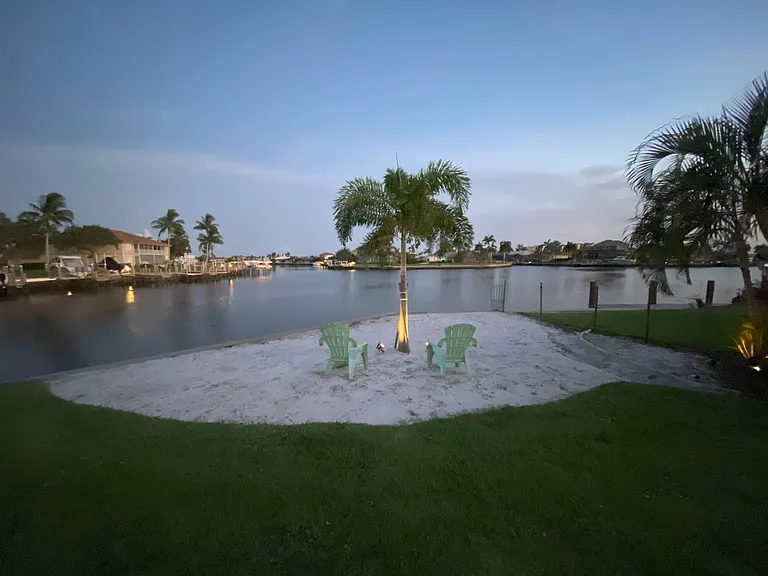 You will love the private beach, with a spectacular view to admire the dolphins.
