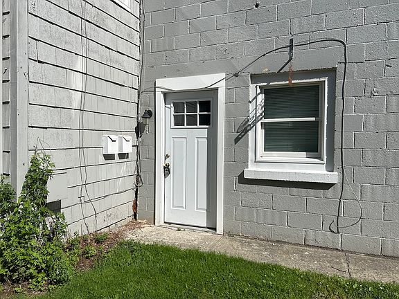 2nd image of 51 Mechanic St #2
