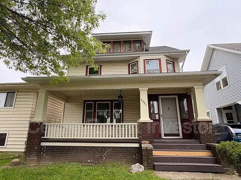 3221 S Harrison St — Photo 1